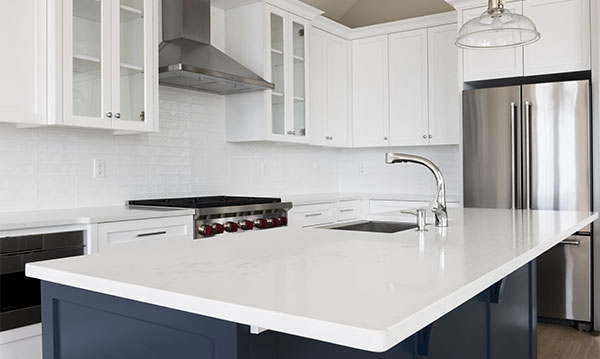 white quartz countertops, white quartz with grey veins, black kitchen cabinet, white kitchen ideas, quartz slab