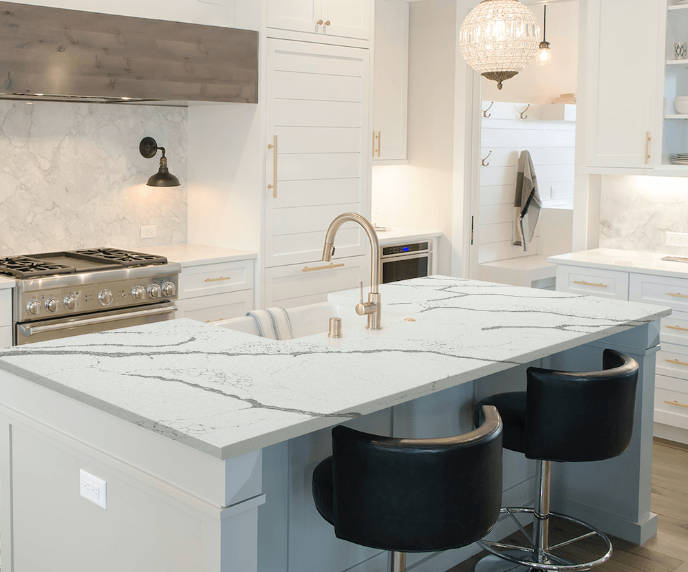 white and gold kitchen, white quartz with grey veins, white and grey quartz countertops, white kitchen cabinet, white kitchen ideas